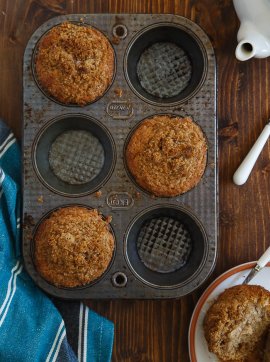 Mini coffee cakes produced in muffin pans @dessertfortwo