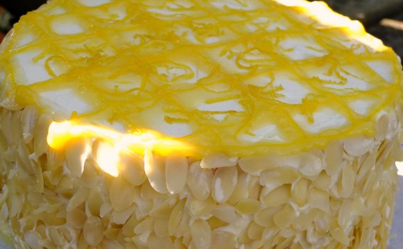 Gorgeous Lemon Cream Cake for