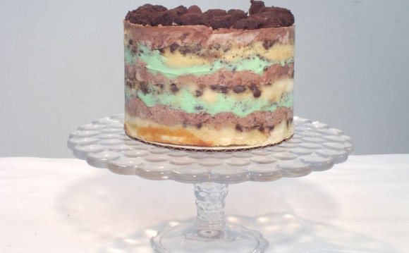 Mint cookies n cream cake