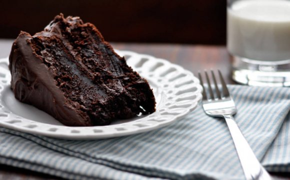 Moist Chocolate Cake - Foodess