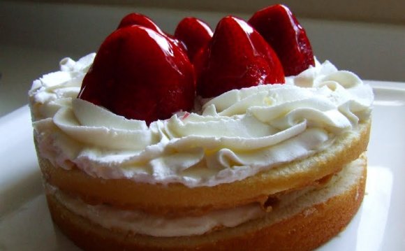 Strawberry boston cream cake