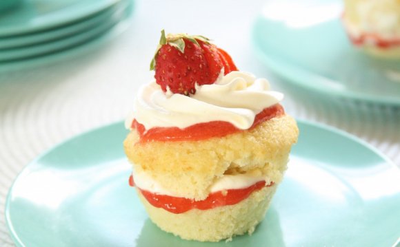 Strawberry Shortcake Truffles