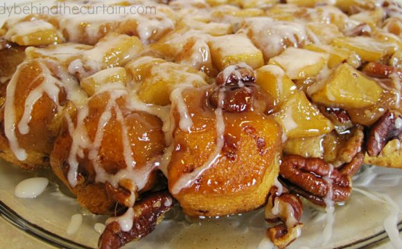 Cinnamon Apple Coffee Cake