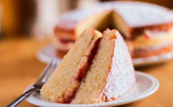 Victoria Sponge Cake - Erren s