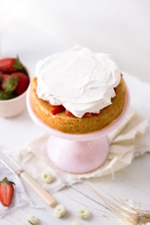 A simple strawberry cream cake made of layers of vanilla sponge cake, soft whipped cream, and fresh strawberries | prettysimplesweet.com