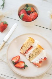 A simple strawberry cream cake made of layers of vanilla sponge cake, soft whipped cream, and fresh strawberries | prettysimplesweet.com