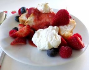 Angel Food Cake with Strawberry Sauce