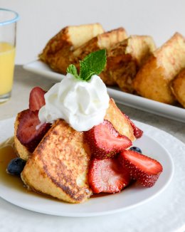 Angel Food French Toast we howsweeteats.com