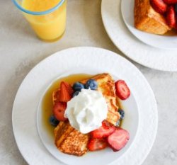 Angel Food French Toast We howsweeteats.com Angel Food French Toast I howsweeteats.com