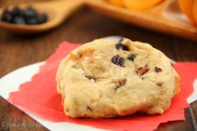 Fruitcake Cookies -- a healthy perspective on vacation classic. Smooth, dense & so addictive!