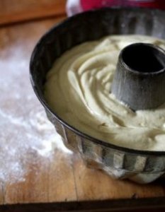 How To Make Classic Vanilla Scented Sour Cream Pound Cake