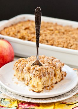 gently spiced Apple Crumb Coffee Cake is a great fall break fast.