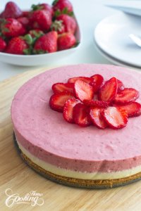 No-Bake White Chocolate Strawberry Mousse Cake-1