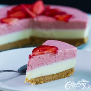 No-Bake White Chocolate Strawberry Mousse Cake-2