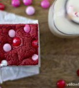 Red Velvet Cake combine Bars with M & Ms