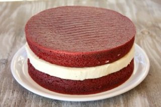 Red Velvet Cheesecake Cake