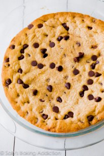 smooth, dense, and ultra chewy Chocolate Chip Cookie Cake! No bread chilling, no bread moving, so much much easier than baking snacks.