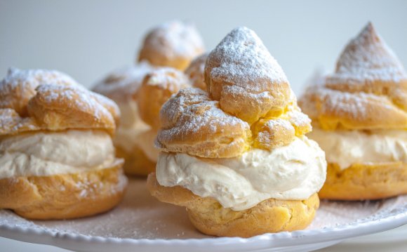 Italian Cream puffs Cake recipe