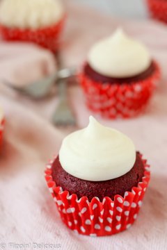 This is the best gluten free red velvet cupcakes recipe ever. Moist cupcakes with a hint of chocolate and vanilla. And that cream cheese frosting on top... You should make it!