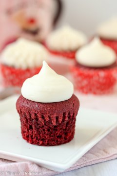 This is the best gluten free red velvet cupcakes recipe ever. Moist cupcakes with a hint of chocolate and vanilla. And that cream cheese frosting on top... You should make it!