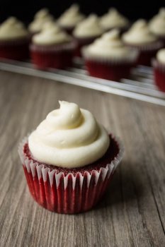 Vegan Red Velvet Cupcakes // The Stylist Quo